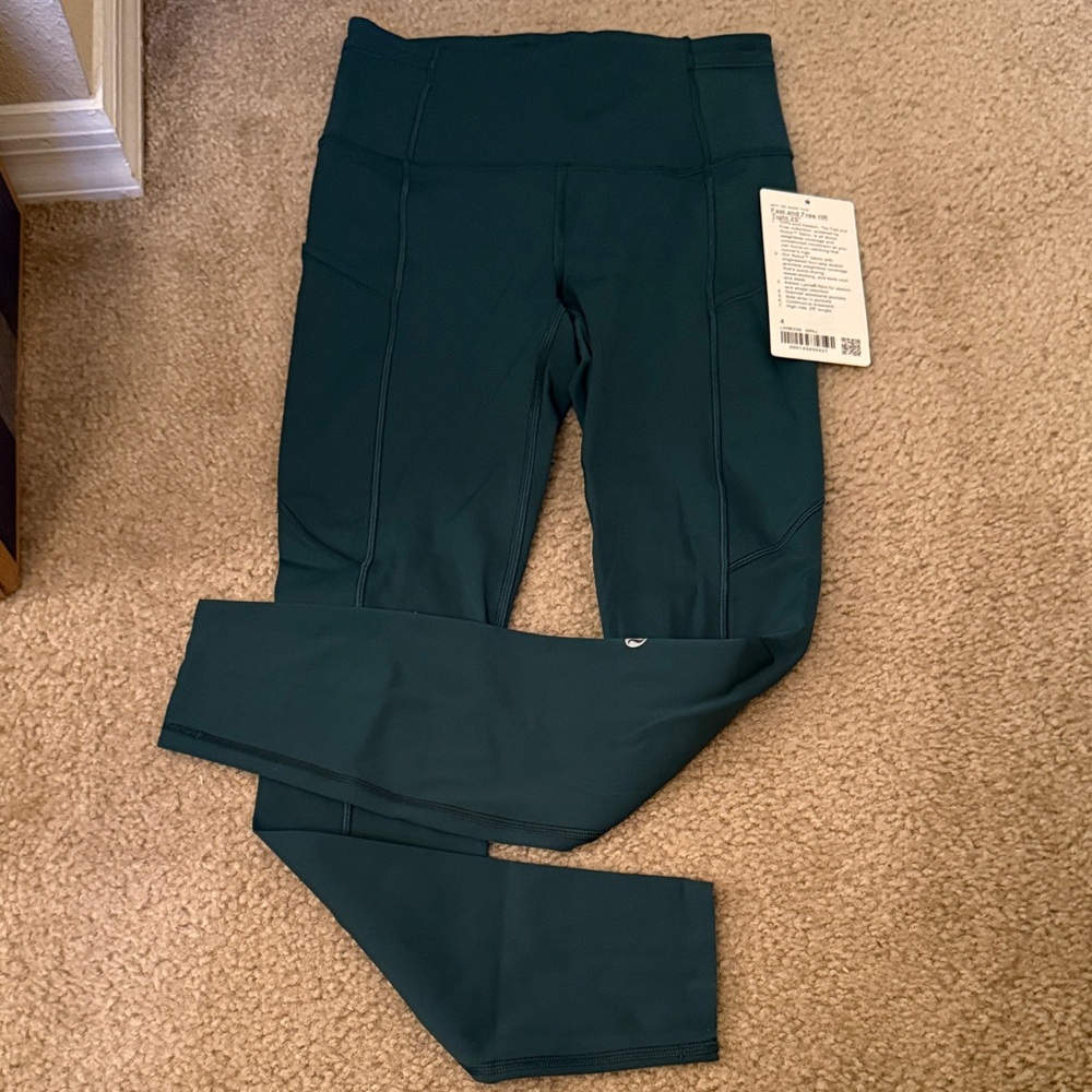 Lululemon Athletica Fast and Free 25” Teal Leggings- NWT Size 4